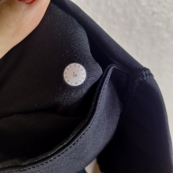 Lululemon Train Times Short 6" in Nile Blue / Black Bike Shorts Teal Size 4 - Picture 7 of 7